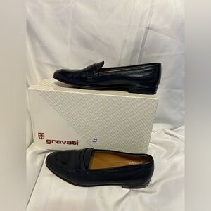 Gravati Women’s Black Leather Loafers